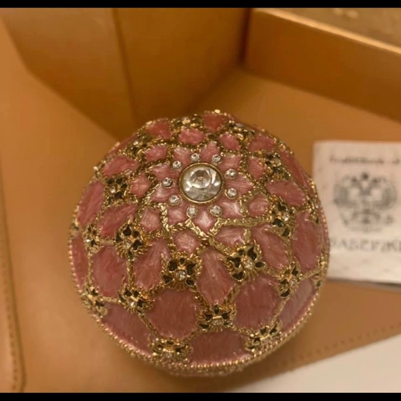 Coronation Fabergé Egg Comes with Gift Carriage - Picture 6 of 7